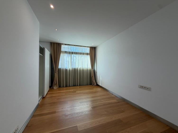 Apartament cu 4 camere decomandat în Kiseleff
