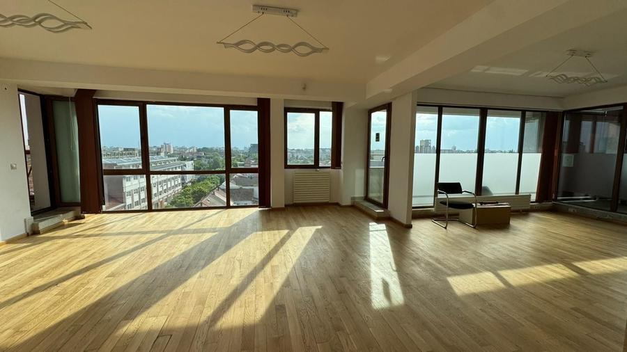 Apartament cu 3 camere, mobilat în Complex Studențesc