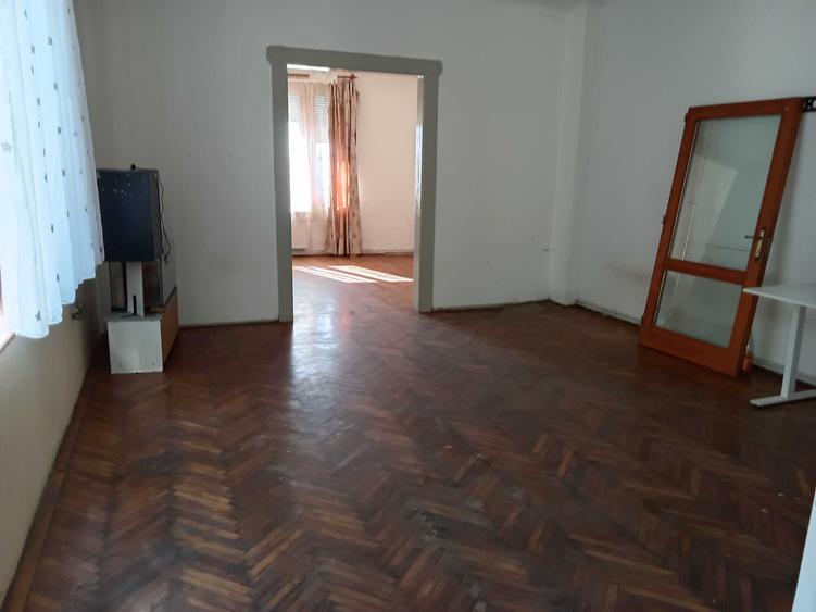 Casă cu 2 camere în Central