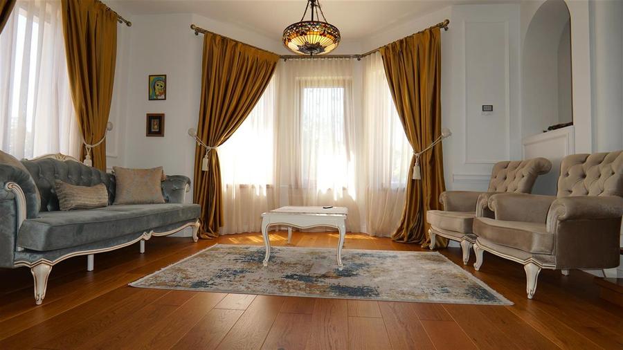 Casă cu 4 camere cu Teren 700 Mp în Central