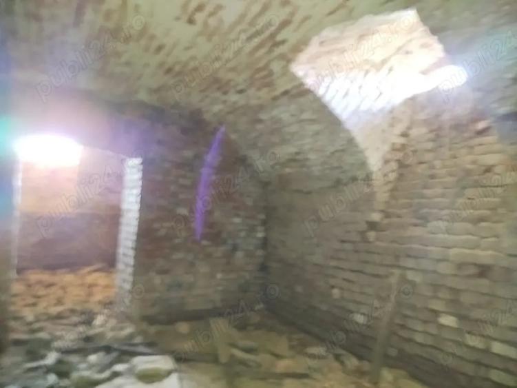 Casă cu 10 camere cu Teren 12000 Mp în Zgribești