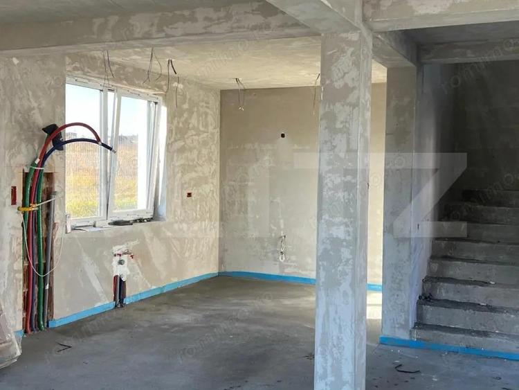 Casă cu 4 camere cu Teren 400 Mp în Chinteni