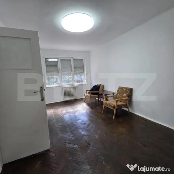 Apartament cu 3 camere semidecomandat în Central