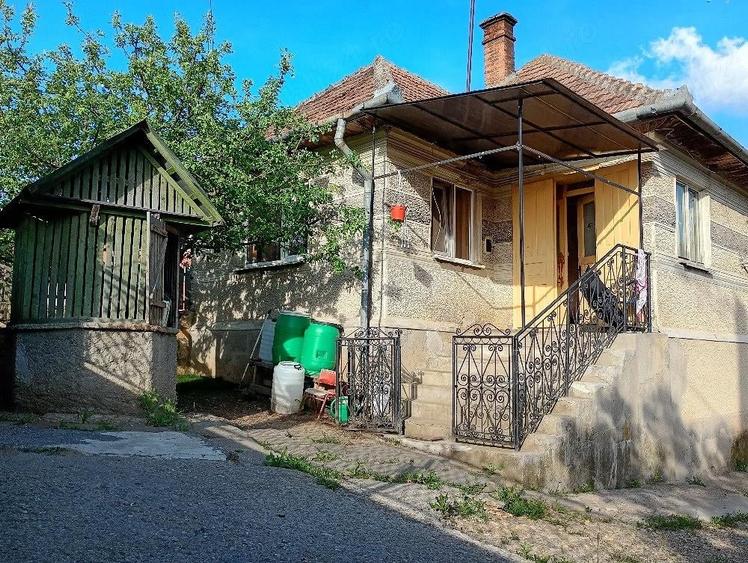 Casă cu 2 camere cu Teren 1400 Mp în Nădășelu