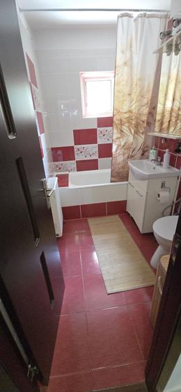 Apartament cu 3 camere decomandat în Tractorul