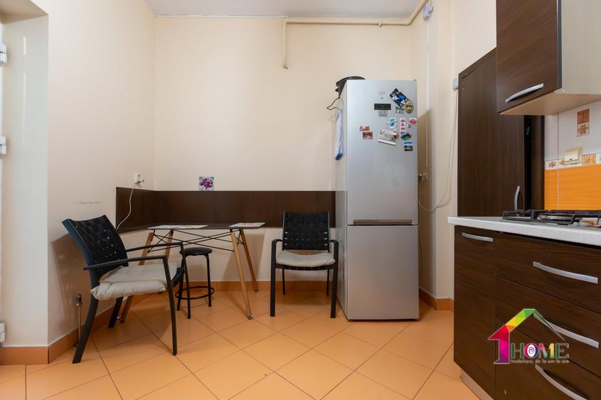 Casă individuală cu 9 camere cu Canalizare în Ultracentral
