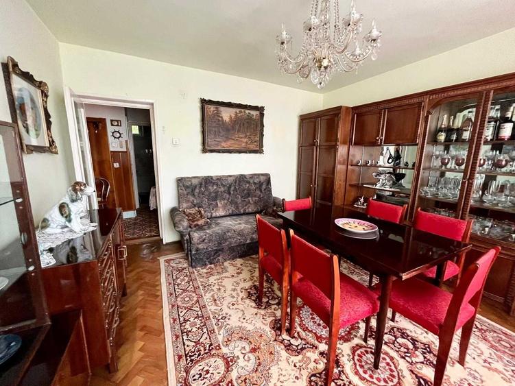 Apartament cu 3 camere decomandat în Central