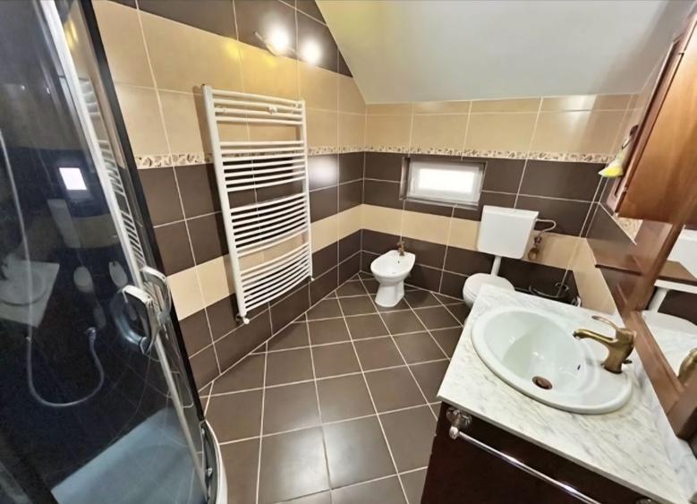 Casă cu 4 camere în Podgoria