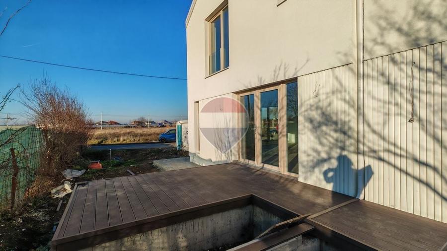 Duplex cu 4 camere cu Teren 250 Mp în Odăi