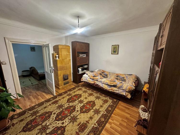 Casă individuală cu 7 camere cu Canalizare în Sânmartin