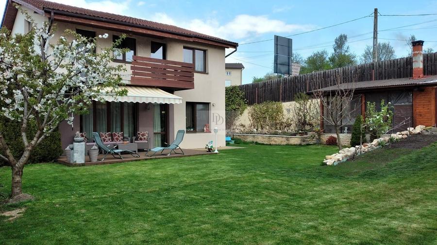 Casă individuală cu 5 camere cu Canalizare în Iris