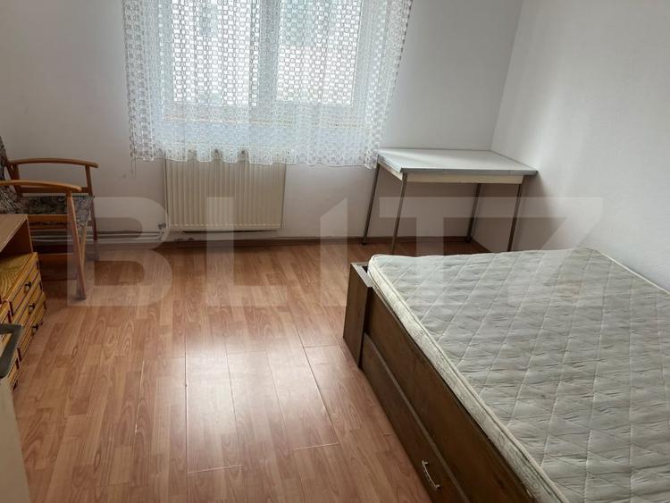 Apartament cu 3 camere decomandat, mobilat în Tractorul