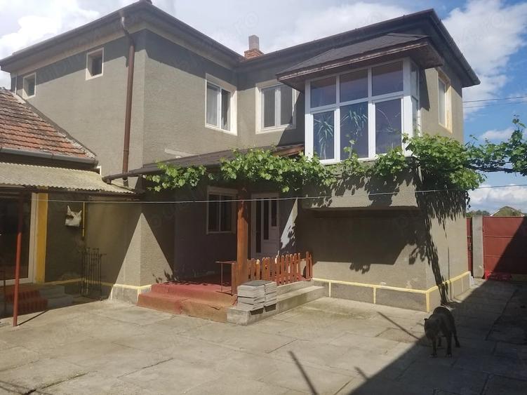 Casă cu 6 camere cu Teren 770 Mp în Grădiște