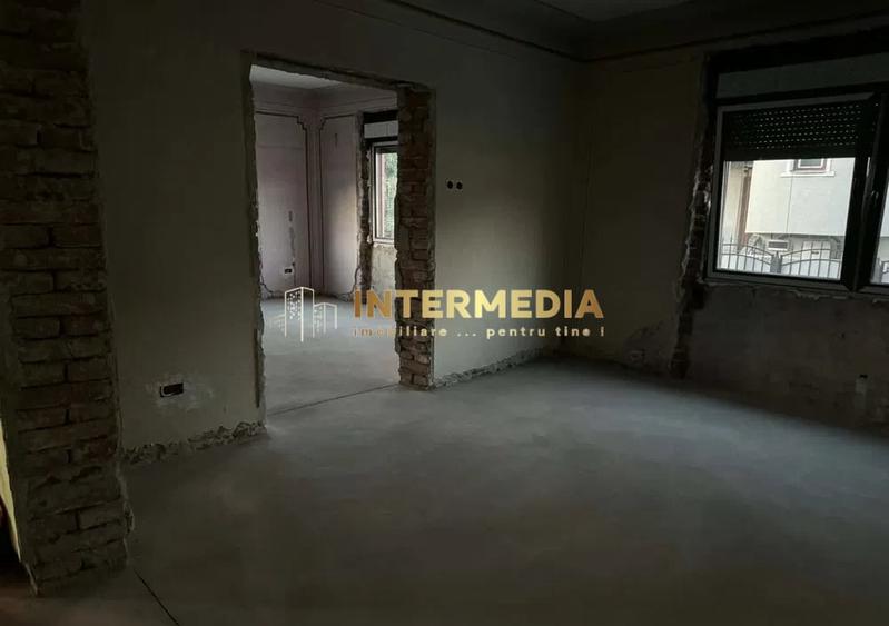 Casă individuală cu 4 camere cu Canalizare în Central