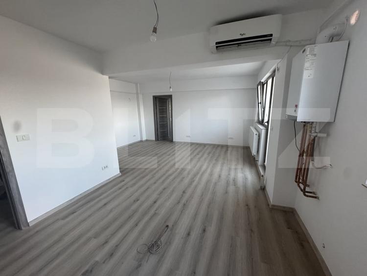 Apartament cu 4 camere semidecomandat în Tătărași