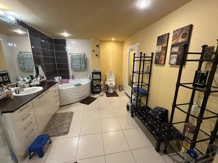Apartament cu 4 camere decomandat în Govândari