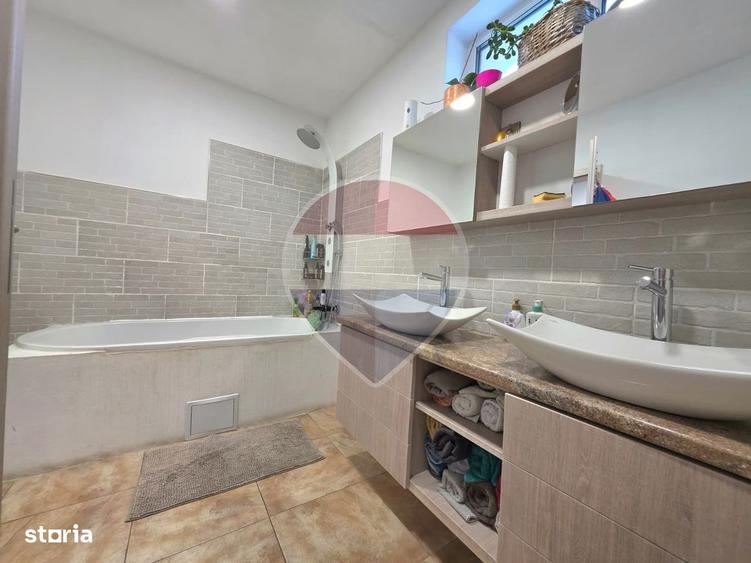 Casă cu 4 camere cu Teren 689 Mp în Central