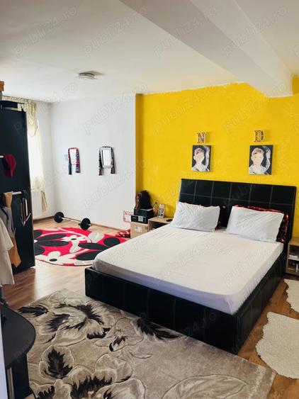 Casă cu 6 camere cu Teren 210 Mp în Obor