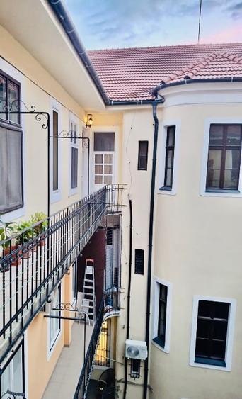 Apartament cu 3 camere semidecomandat în Ultracentral