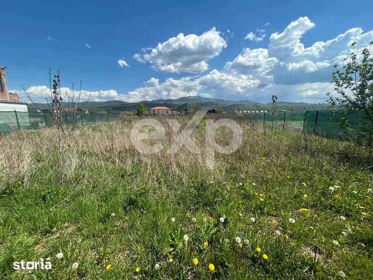 Teren de 600 mp, în Cristian