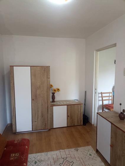 Apartament cu 2 camere nedecomandat în Simeria