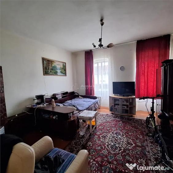 Casă cu 4 camere cu Teren 1000 Mp în Central