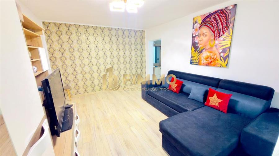 Apartament cu 3 camere semidecomandat în Central