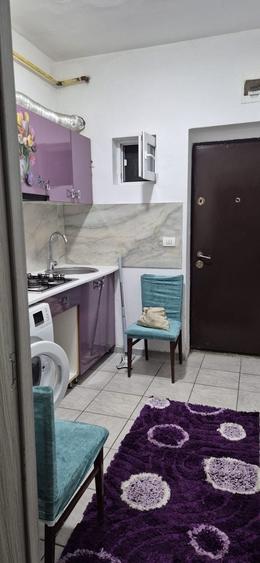 Garsonieră decomandată în Central