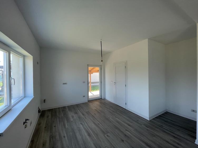 Casă individuală cu 5 camere cu Teren 600 Mp în Moșnița Nouă