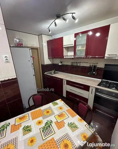 Apartament cu 4 camere decomandat în Titan