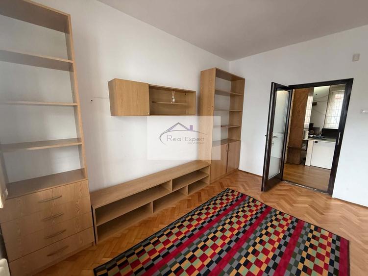 Apartament cu 4 camere decomandat în Andrei Mureșanu