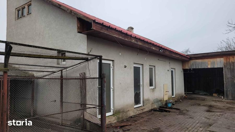 Casă cu Teren 2001 Mp în Central