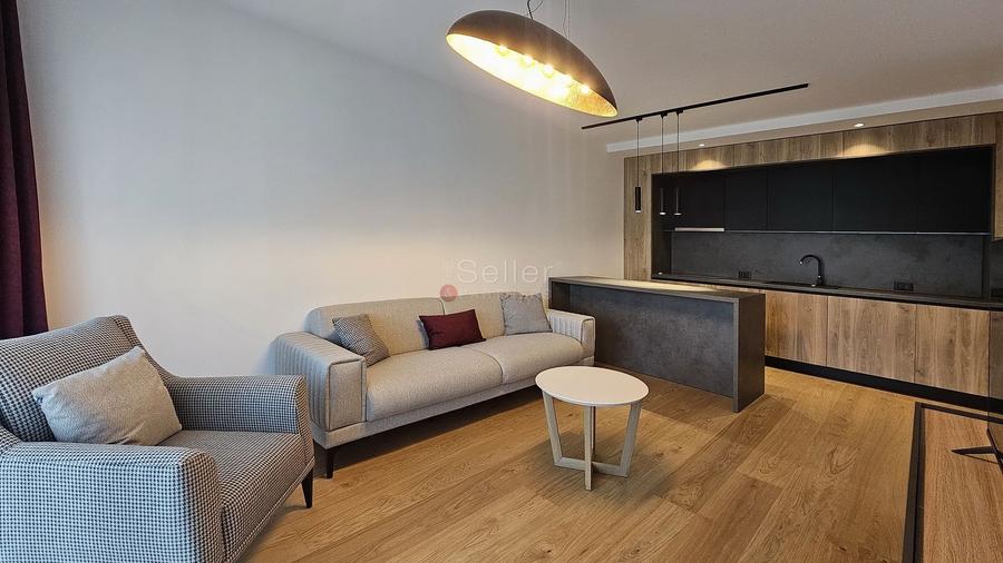 Apartament cu 3 camere decomandat, mobilat în Brașovul Vechi