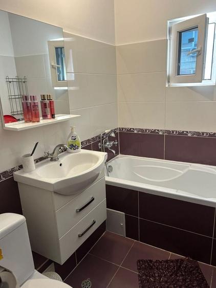 Inchiriez apartament 3 camere zona linistita sector 5 - 8