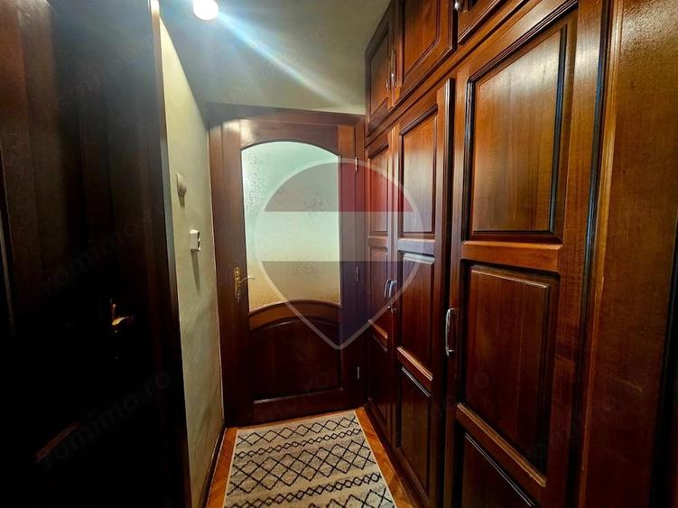 Apartament cu 4 camere decomandat în Central