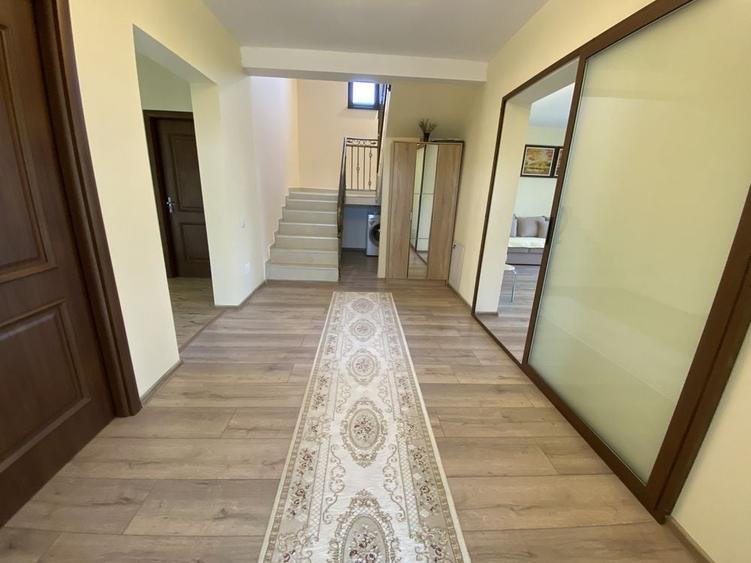 Casă cu 4 camere în Vișan