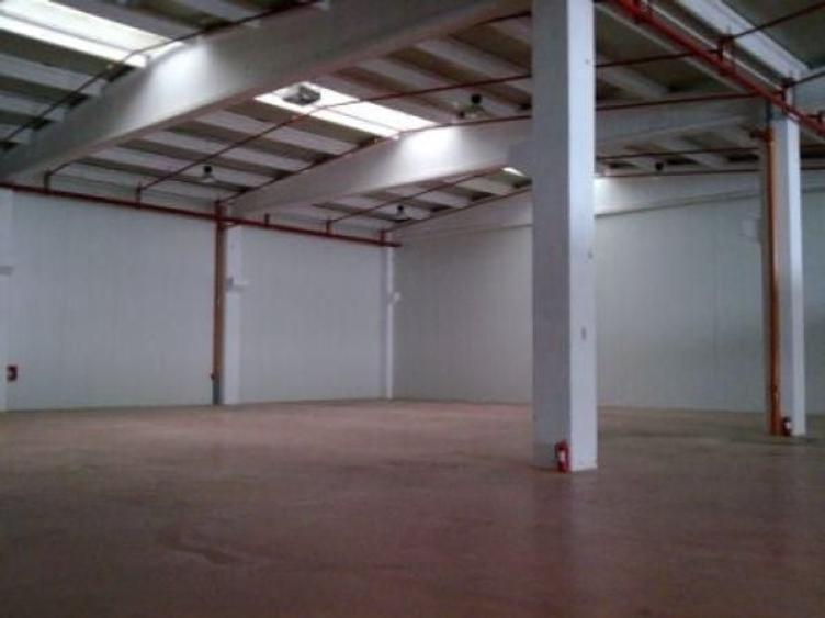 Spațiu industrial, de 2,150 mp, în Dragomirești-Vale