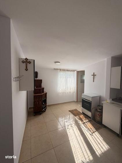 Casă cu 3 camere cu Teren 898 Mp în Central