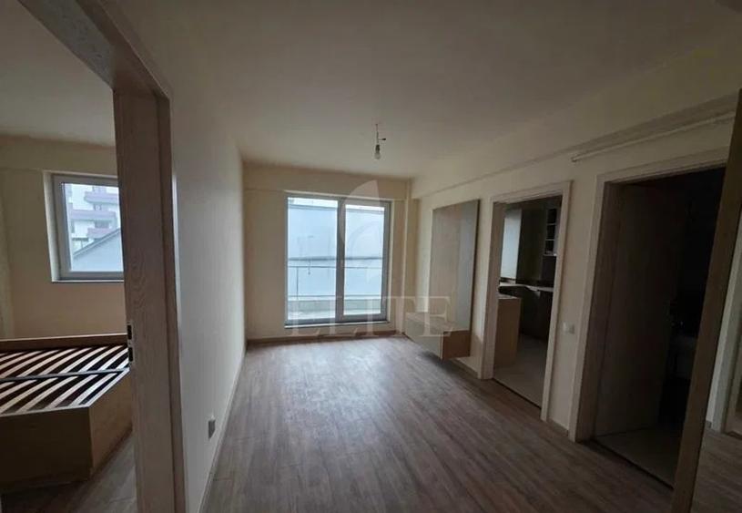 Apartament cu 2 camere semidecomandat, mobilat în Mărăști