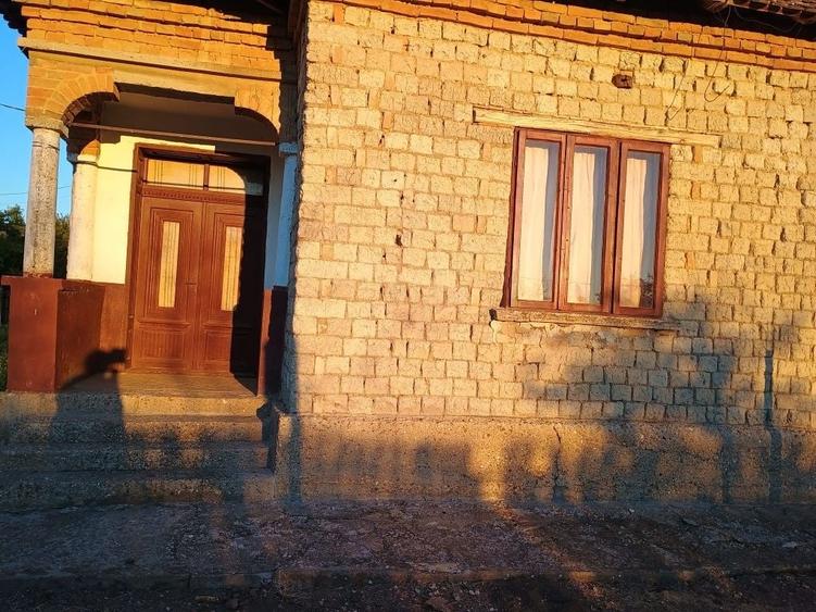 Casă cu 4 camere în Seaca de Câmp
