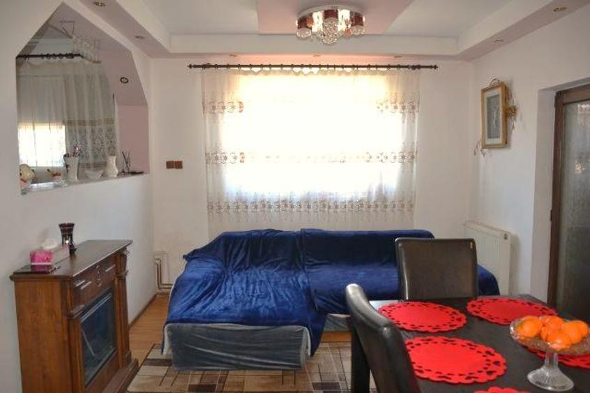 Casă cu 5 camere cu Teren 850 Mp în Exterior Est