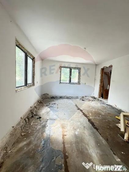 Casă cu 7 camere cu Teren 859 Mp în Mădei