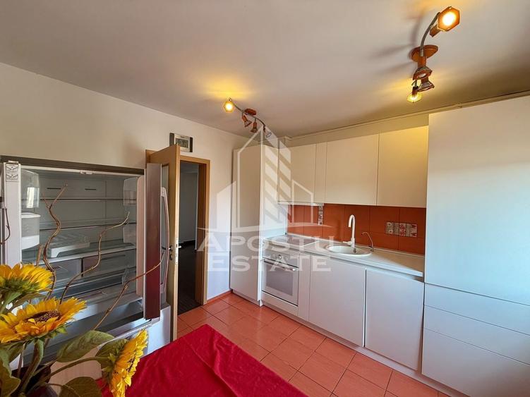 Apartament cu 3 camere decomandat, mobilat în Girocului