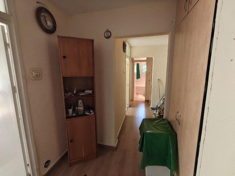 Apartament cu 3 camere în Mihai Bravu
