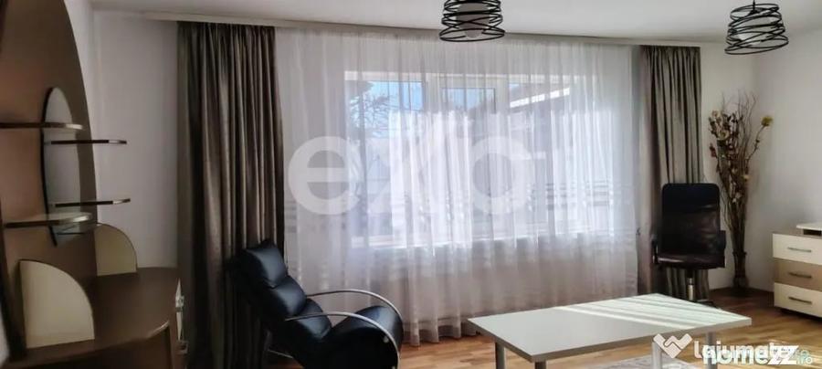 Casă cu 7 camere cu Teren 450 Mp în Central