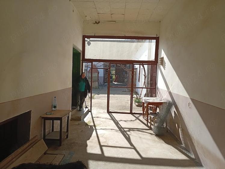 Casă cu Teren 1820 Mp în Var