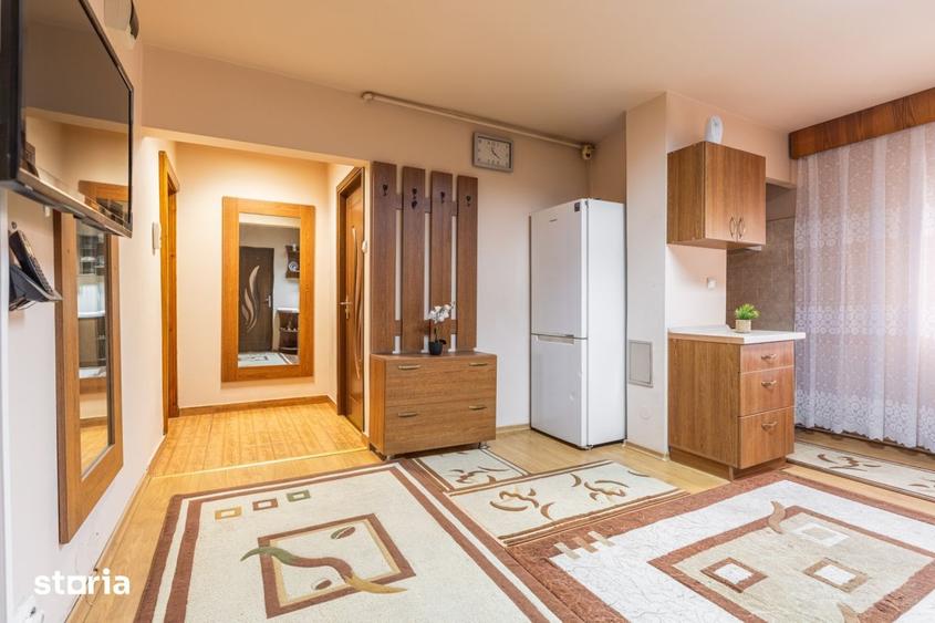 Apartament cu 3 camere semidecomandat, mobilat în Central
