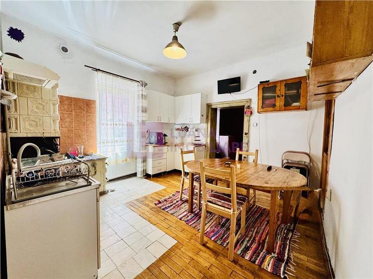 Apartament cu 4 camere semidecomandat, mobilat în Ultracentral