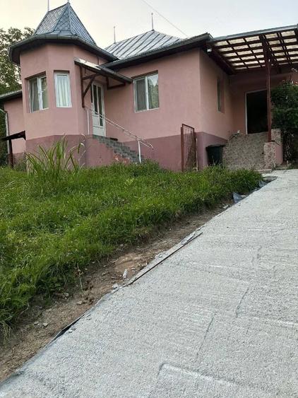 Casă cu 3 camere cu Teren 21000 Mp în Telega