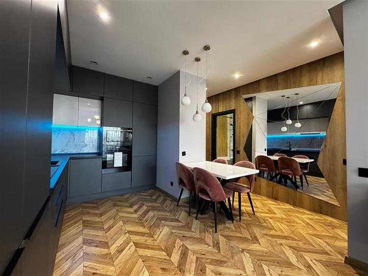 Apartament cu 2 camere semidecomandat, mobilat în Sopor